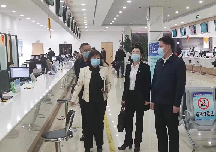 ed_1651196092522018.jpg 走访医保窗口.jpg