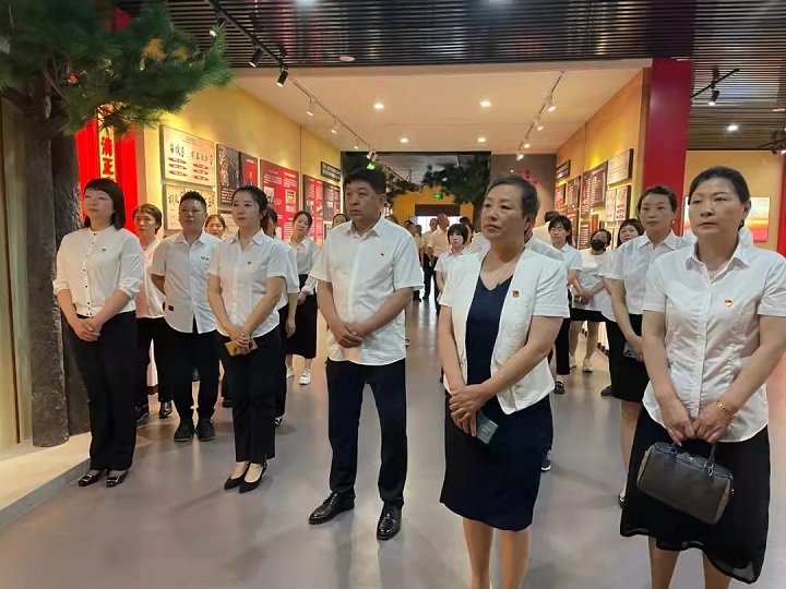 ed_1658457159722030.jpg 市卫健委参观廉政基地.jpg